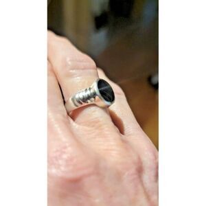 Black Onyx hand crafted Sterling Silver Ring Bezel set Chevron accents VTG, sz 7